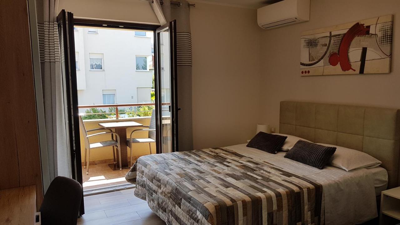 Apartments Alea Rovinj Bagian luar foto